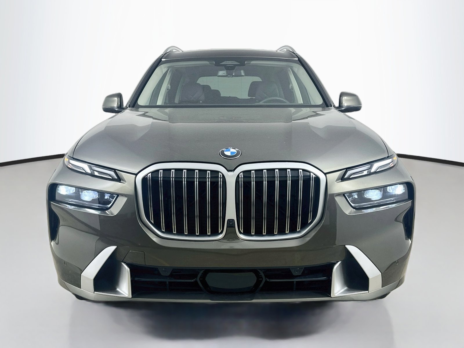 Used 2026 BMW X7 xDrive40i w/ Premium Package AWD/4WD image 2