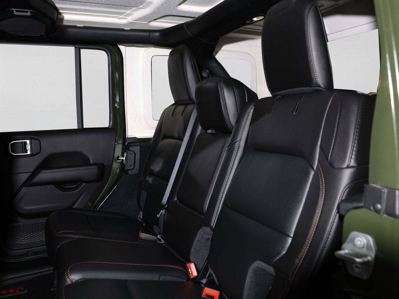 Used 2022 Jeep Wrangler Unlimited Rubicon w/ Xtreme Recon 35" Tire Package AWD/4WD image 6