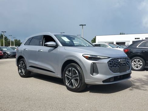 Certified 2025 Audi Q5 Premium Plus w/ Premium Plus AWD/4WD image 2