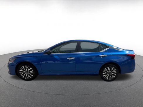 Used 2025 Nissan Altima 2.5 SV FWD image 9