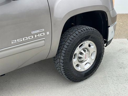 Used 2007 GMC Sierra 2500 SLE w/ Z71 Off-Road Package image 42