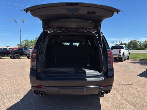 Used 2025 Chevrolet Suburban Z71 AWD/4WD image 8