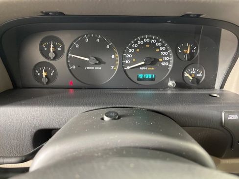 Used 2004 Jeep Grand Cherokee Laredo w/ Tan Your Hide Group image 26