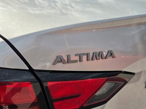 Used 2024 Nissan Altima 2.5 SV FWD image 10