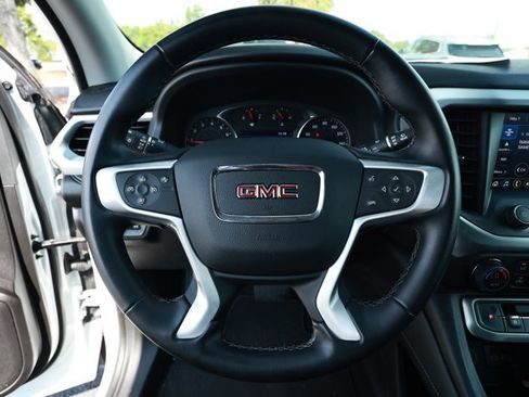 Used 2023 GMC Acadia SLT FWD image 6