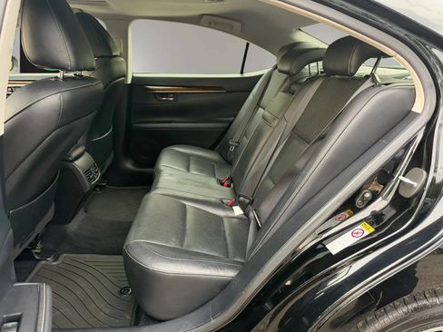 Used 2015 Lexus ES 350 w/ Luxury Package FWD image 18