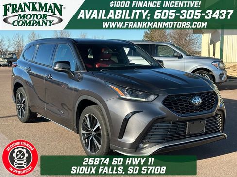 Used 2021 Toyota Highlander XSE image 1