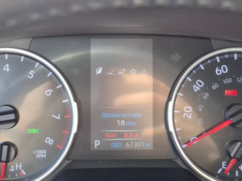 Used 2021 Toyota RAV4 XLE Premium image 11