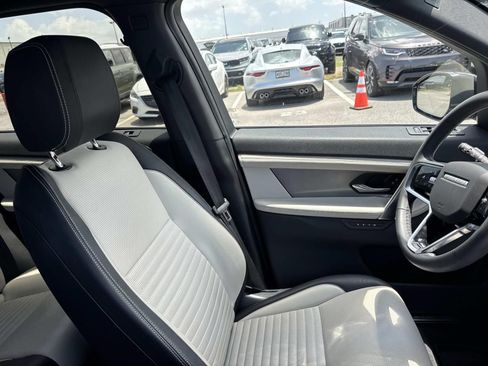 Used 2025 Land Rover Discovery Sport Dynamic SE AWD/4WD image 11
