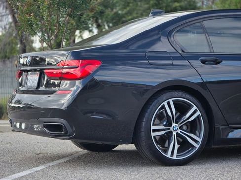 Used 2018 BMW 740i RWD image 11