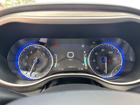 Certified 2023 Chrysler Pacifica Touring-L FWD image 29