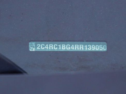 Certified 2024 Chrysler Pacifica Touring-L image 33