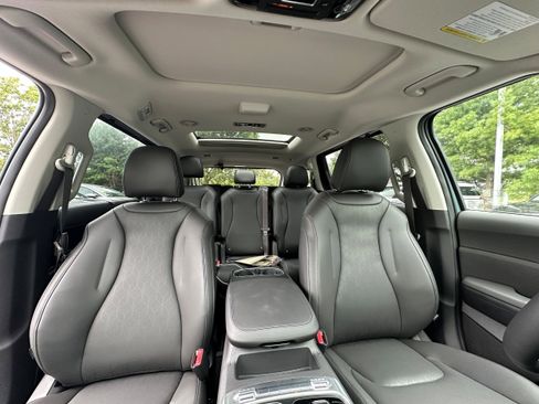 New 2026 Kia Carnival SX w/ SX Dark Edition Package FWD image 31