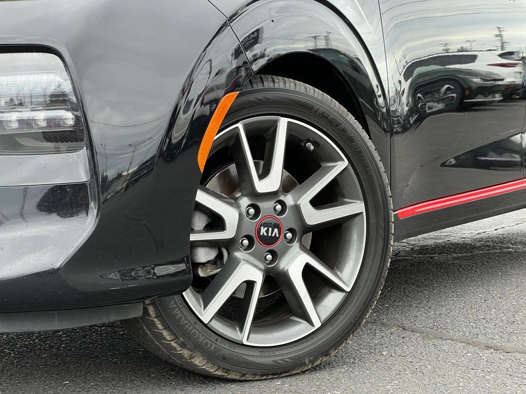 Used 2021 Kia Soul Turbo FWD image 2
