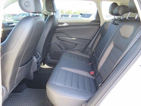 Used 2022 Volkswagen Taos SEL AWD/4WD image 16
