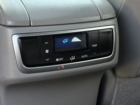 Used 2019 Toyota Highlander Limited FWD image 22