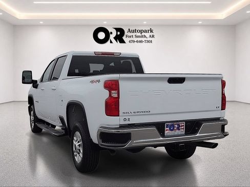 Used 2025 Chevrolet Silverado 2500 LT w/ Convenience Package AWD/4WD image 4