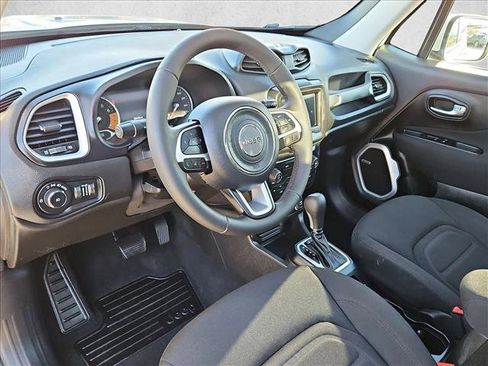 Used 2021 Jeep Renegade Latitude w/ Sun & Sound Group FWD image 10