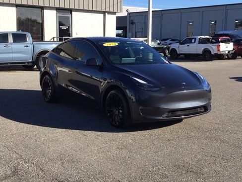 Used 2024 Tesla Model Y Long Range image 3