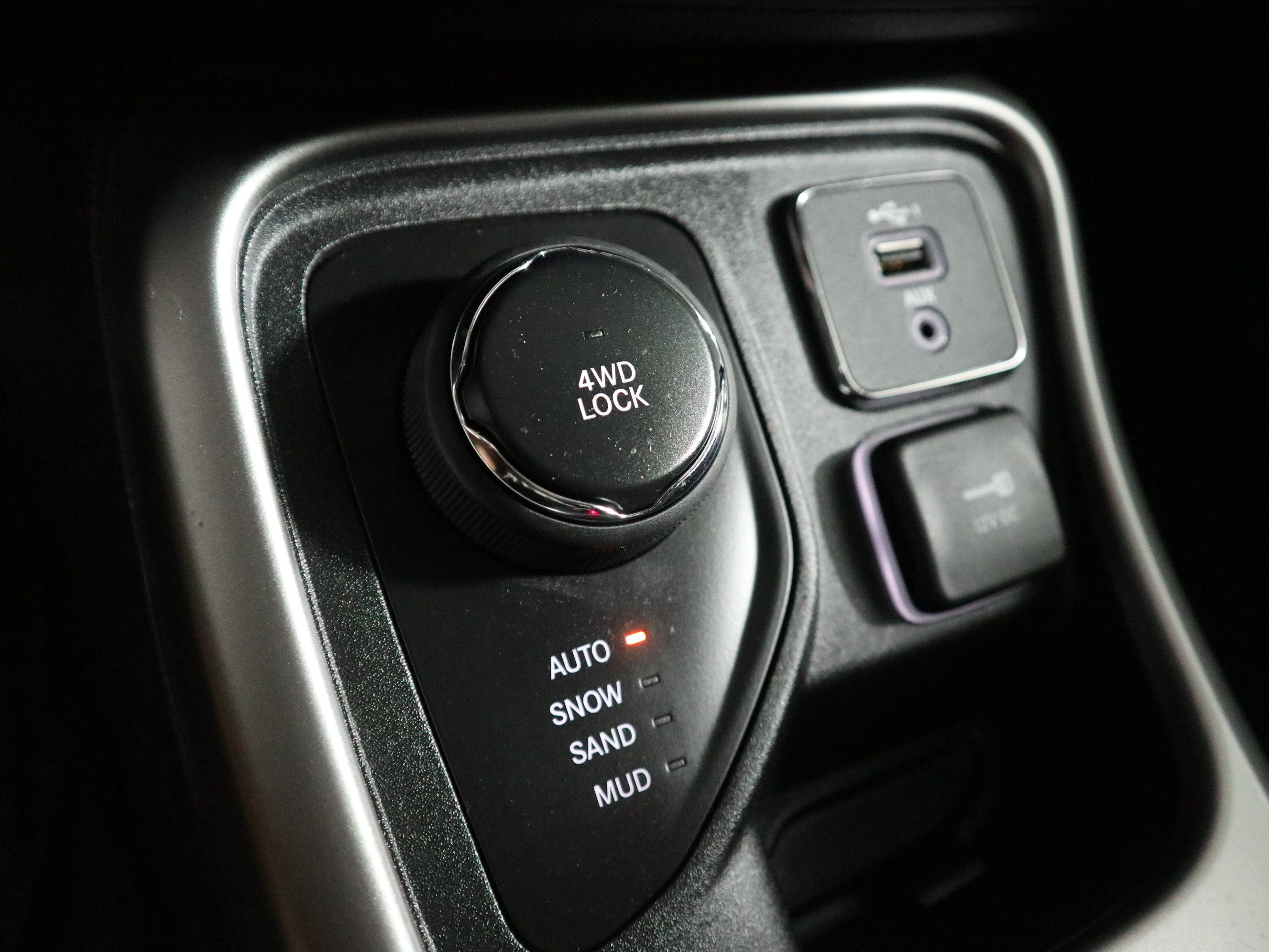 Used 2020 Jeep Compass Latitude w/ Cold Weather Group AWD/4WD image 31