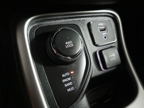 Used 2020 Jeep Compass Latitude w/ Cold Weather Group AWD/4WD image 31