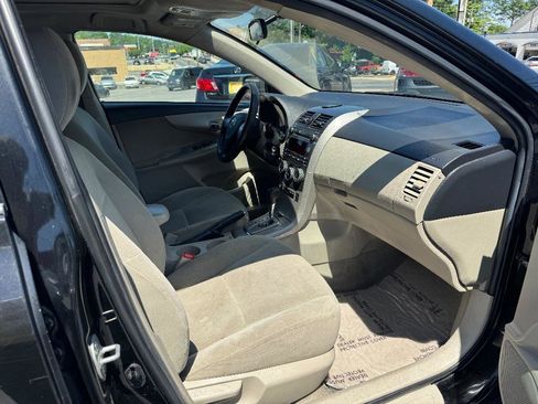 Used 2011 Toyota Corolla LE FWD image 19