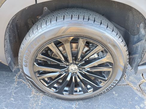 Used 2023 Toyota Highlander XSE image 7