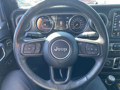 Used 2022 Jeep Gladiator Willys image 14