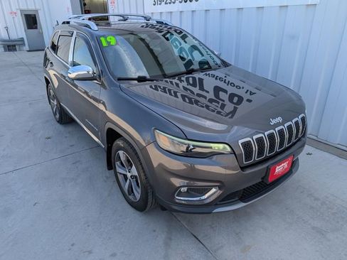 Used 2019 Jeep Cherokee Limited AWD/4WD image 6