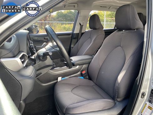 Used 2024 Toyota Highlander LE image 26