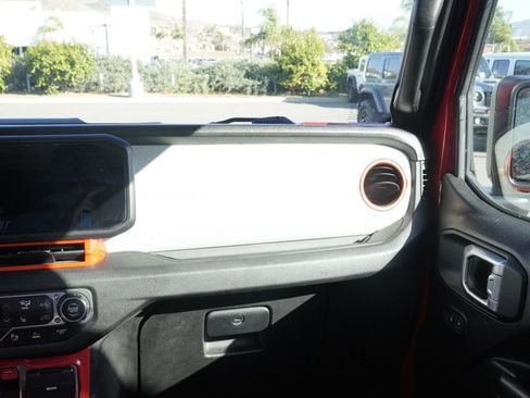 Used 2024 Jeep Wrangler Unlimited image 27