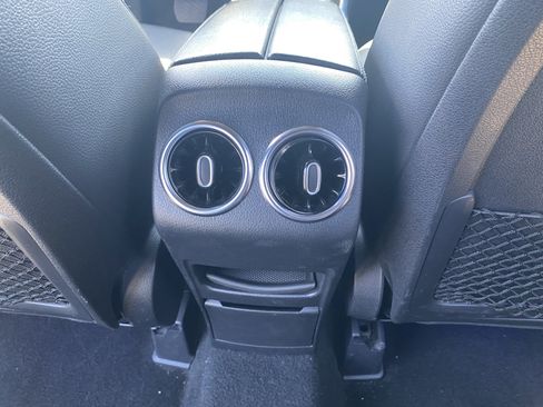 Used 2021 Mercedes-Benz GLB 250 w/ Premium Package image 19