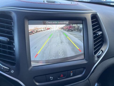 Used 2021 Jeep Cherokee Trailhawk image 16