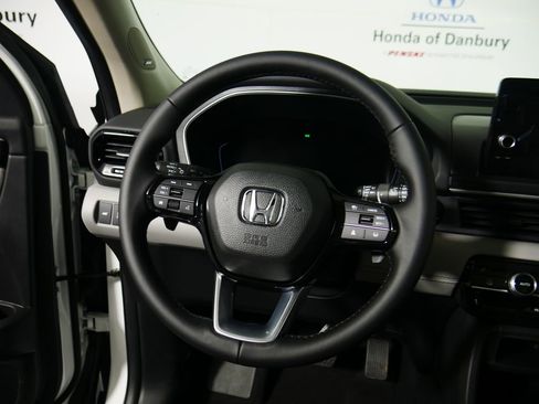 New 2026 Honda Pilot Touring image 29