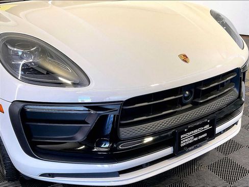 Certified 2023 Porsche Macan AWD/4WD image 34