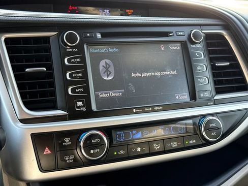 Used 2018 Toyota Highlander Limited Platinum AWD/4WD image 25