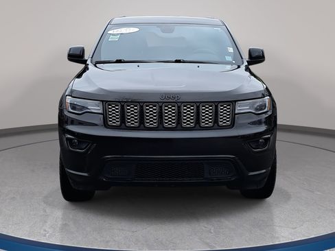 Used 2022 Jeep Grand Cherokee Laredo X image 2