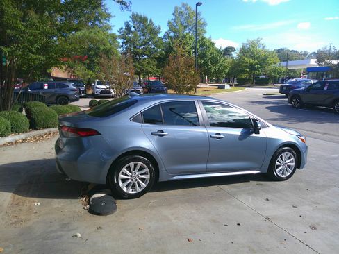 Used 2025 Toyota Corolla XLE image 12