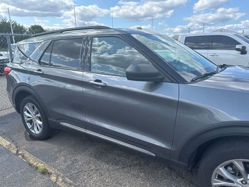 Used 2023 Ford Explorer XLT w/ Equipment Group 202A AWD/4WD image 8