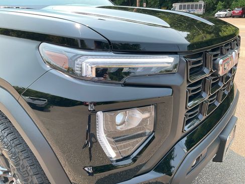 Used 2024 GMC Canyon Elevation w/ Elevation Premium Package AWD/4WD image 24