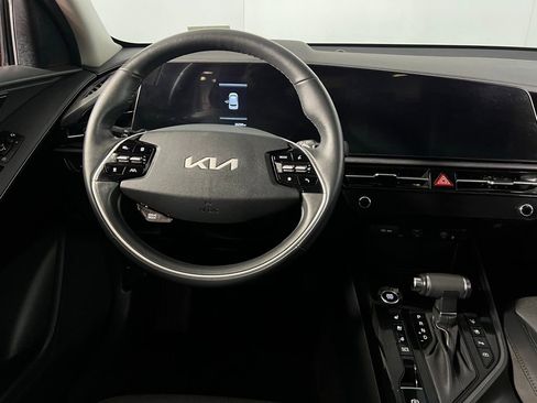 Used 2023 Kia Niro SX image 14