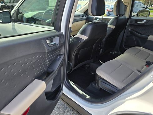 Used 2020 Ford Escape Titanium image 11