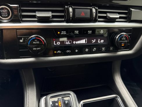 Used 2022 Nissan Pathfinder SL FWD image 28