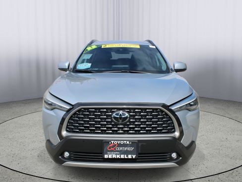 Used 2022 Toyota Corolla Cross XLE w/ Convenience Package FWD image 3