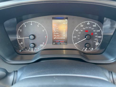 Used 2025 Toyota Corolla LE FWD image 38