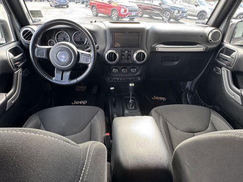 Used 2016 Jeep Wrangler Unlimited Sahara image 15