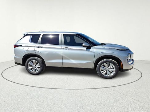 New 2026 Mitsubishi Outlander ES FWD image 8