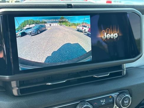 Used 2024 Jeep Wrangler Unlimited Sport AWD/4WD image 31