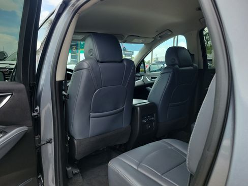 Used 2021 Buick Enclave Essence FWD image 14