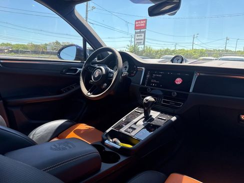 Used 2022 Porsche Macan GTS AWD/4WD image 28